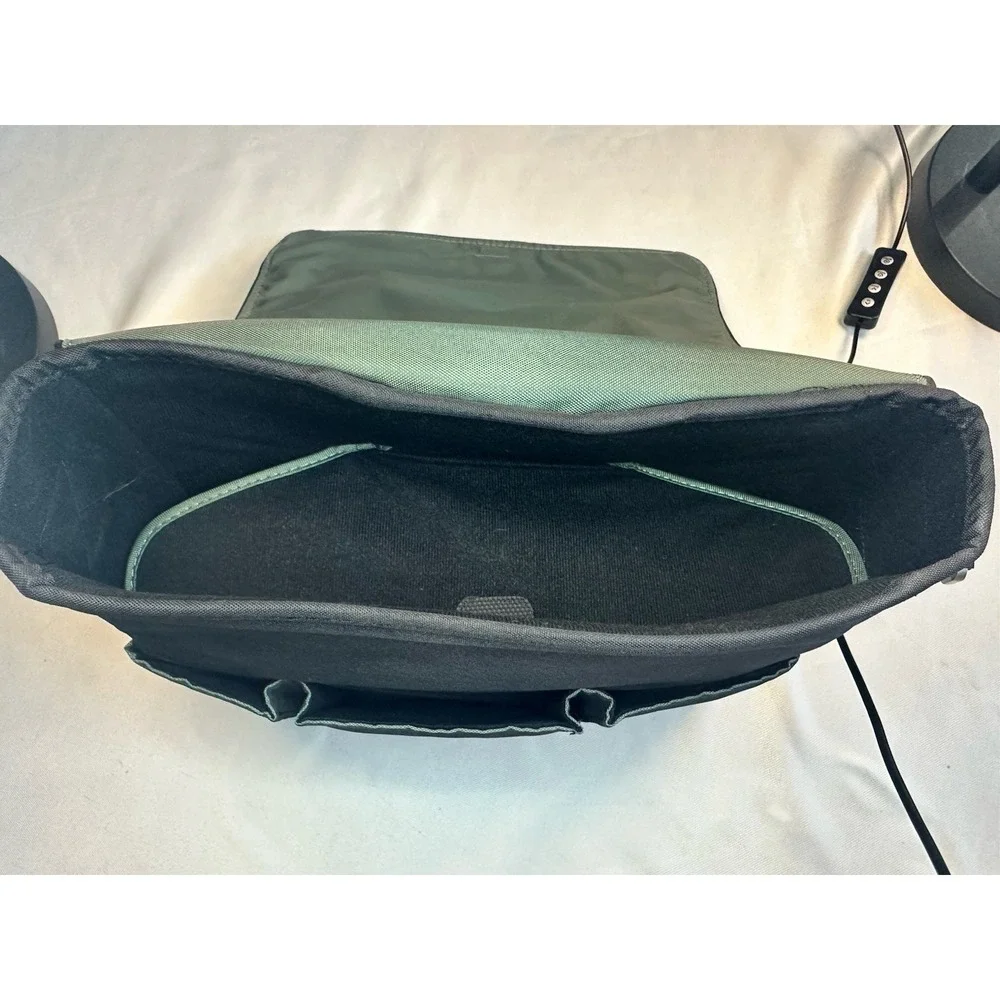 Bose‎ Black Messenger Bag Adjustable Shoulder Strap Pockets Medium